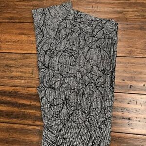 Elliott Lauren Pull on Trousers Black Textured Print Size 8